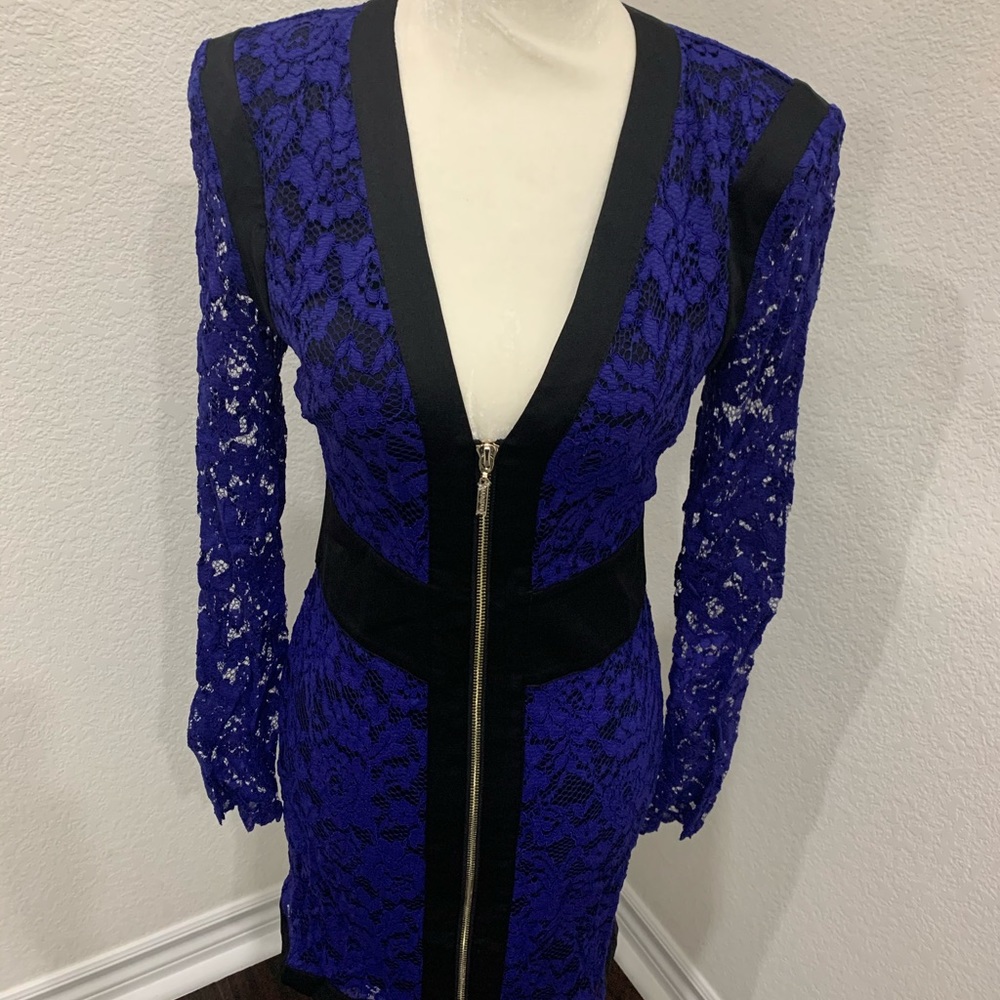 Beautiful zip front long sleeved lace dress